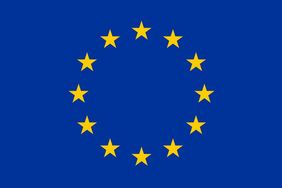 Flagge der EU: Zwölf gelbe Sterne in Form eines Kreises auf blauem Grund