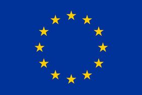 Flagge der EU: Zwölf gelbe Sterne in Form eines Kreises auf blauem Grund
